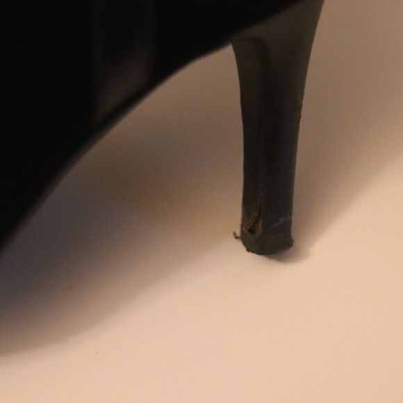 Gucci Mid Length Knee-High Boots with Stripe - Picture 2 of 8